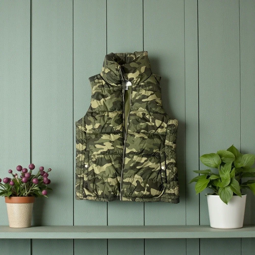 Old Navy Womens Puffer Vest Camo Green Zip Up‎ Stand Collar Size M